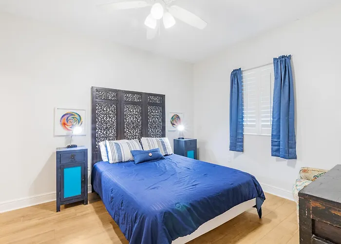 San Carlos 704 Apartment *