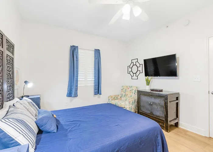 San Carlos 704 Apartment *